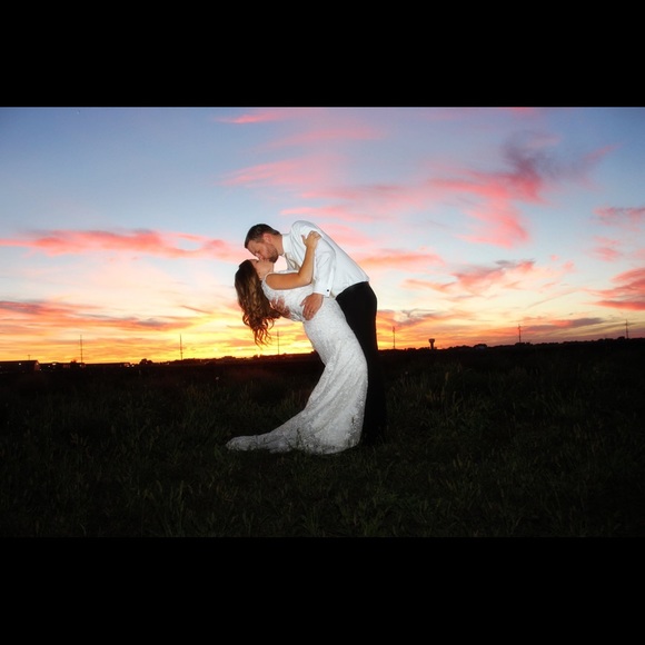 Profile Picture of Ashley Miles holtz (@milesholtz) on Poshmark