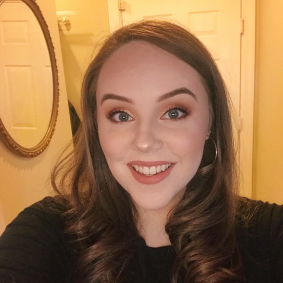 Profile Picture of Sarah Gibney (@srgibney) on Poshmark