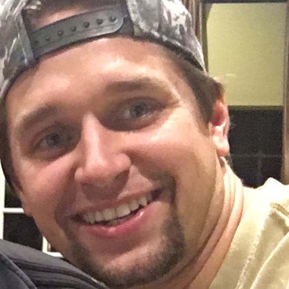 Profile Picture of Robert Escudero (@xxeskeyxx) on Poshmark