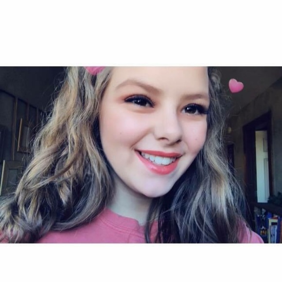 Profile Picture of Macy Hannah (@macyhannah21) on Poshmark