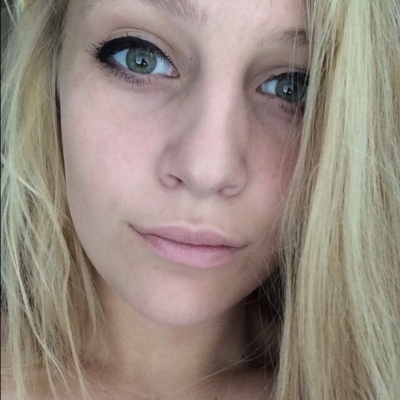 Profile Picture of Sierra Branstetter (@sierra8706) on Poshmark