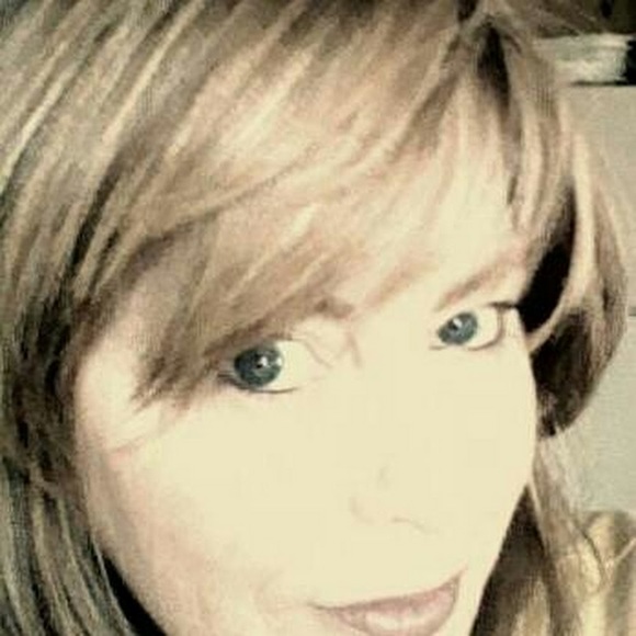 Linda Claussen - Poshmark Profile Picture of Linda Claussen (@lajollaz) on Poshmark