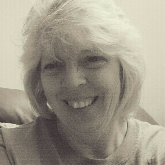 Profile Picture of Debbie Hudson (@debhud) on Poshmark