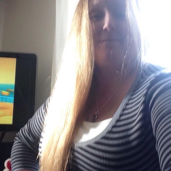 Profile Picture of Mandy Thibodeau (@lilmandylynn) on Poshmark