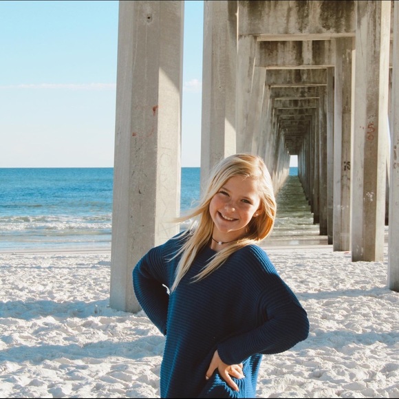 Profile Picture of Ashley Saiter (@ashleysaiter) on Poshmark