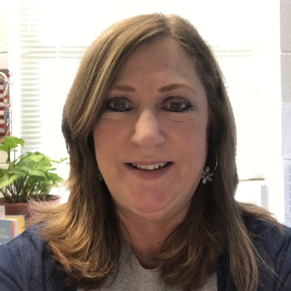 Profile Picture of Phyllis Thompson (@ptfreshlook) on Poshmark