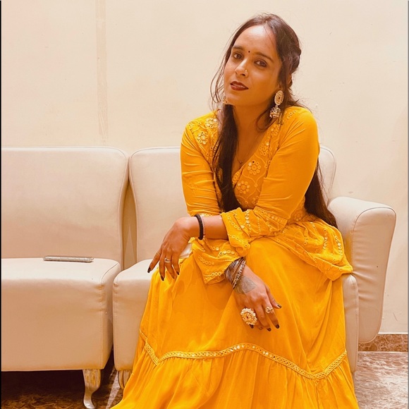 Profile Picture of Sanaya Choudhary (@sanayachoudhary) on Poshmark