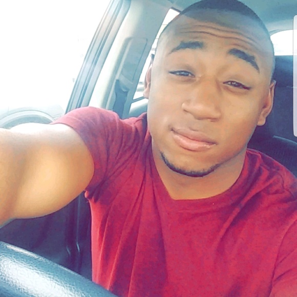 Profile Picture of Marcelius Holliman (@marcelius16) on Poshmark