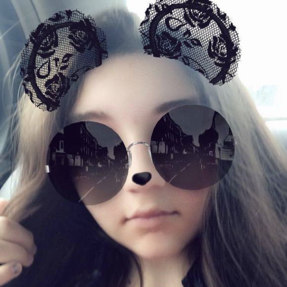 Profile Picture of Emily Derrick (@emily_derrick) on Poshmark