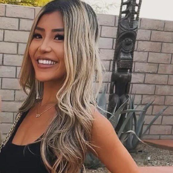 Profile Picture of Clarissa Clarissa (@clarissachan15) on Poshmark