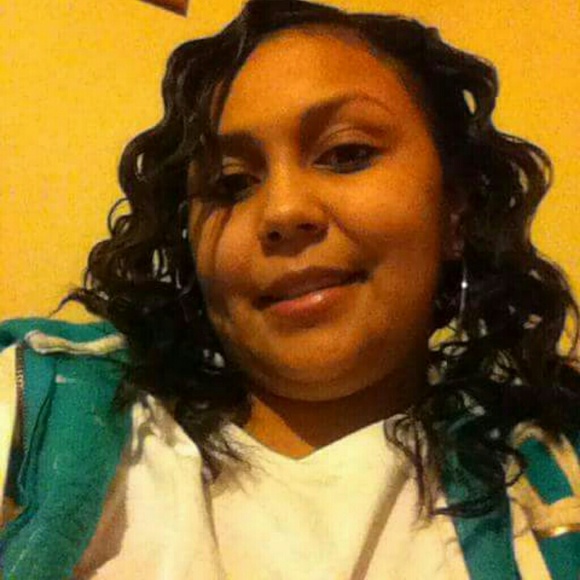 Profile Picture of Alicia Alejos (@aalicia89) on Poshmark