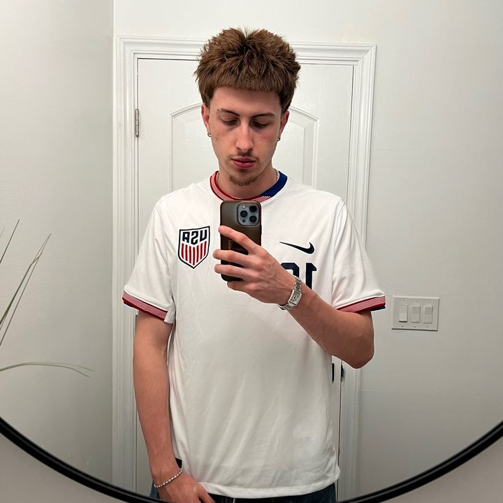 Profile Picture of aaron (@aaronake8) on Tiktok