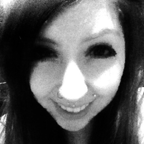 Profile Picture of Sara Lello (@slello21) on Poshmark