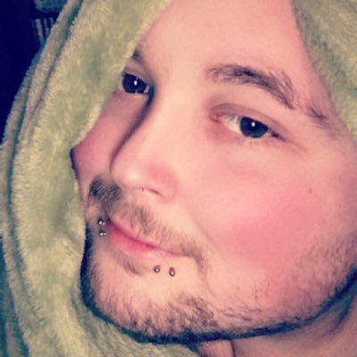 Profile Picture of Michael J Beardmore (@CrazyGayGamer) on Twitter