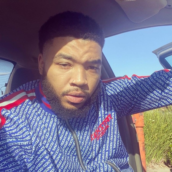 Profile Picture of Dylan Bell (@kingbreezy45) on Poshmark