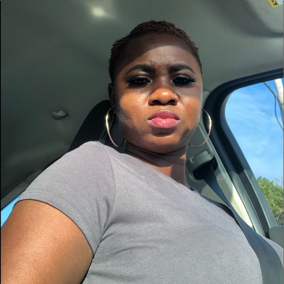 Profile Picture of Audrey Ballayan (@aballayan) on Poshmark