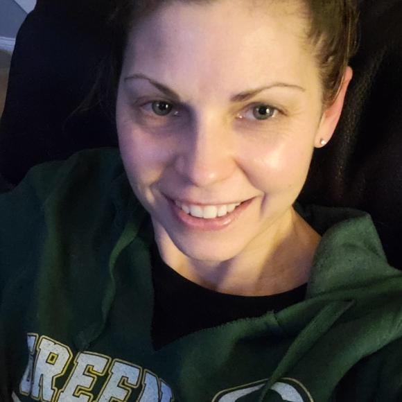 Profile Picture of Dawn Rodrigues (@dawnmarie6288) on Poshmark