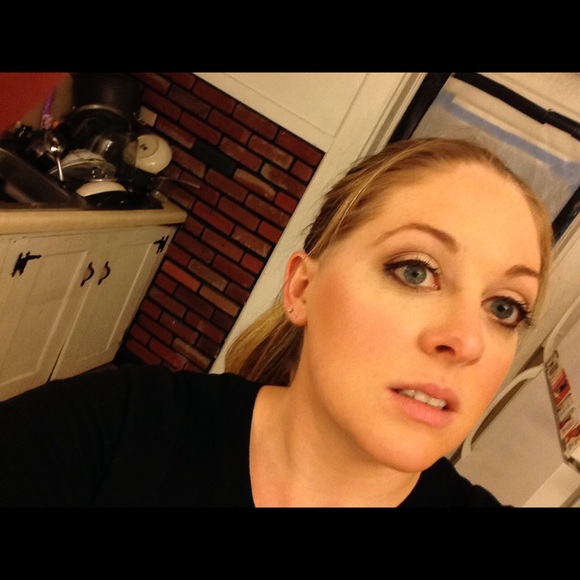 Profile Picture of Heather Cahillane (@heatherc858) on Poshmark