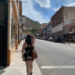 Profile Picture of Sarah Andrews (@professorandshoes) on Instagram