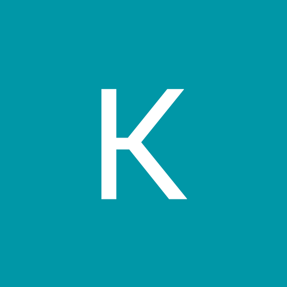 Profile Picture of Karen Bovenizer (@karenbovie) on Poshmark