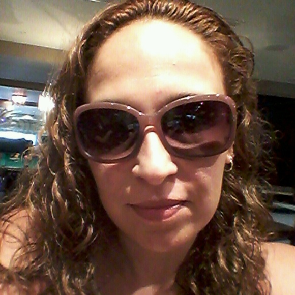 Profile Picture of Grizel Gongora (@grizelg) on Poshmark
