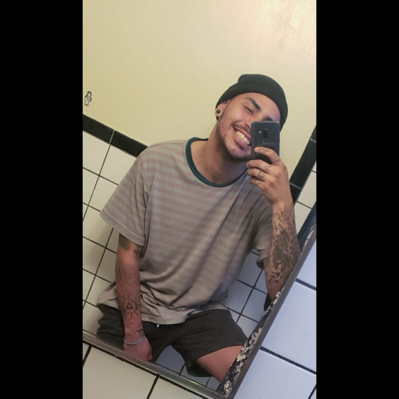 Profile Picture of Joel Paredes (@joel_paredes10) on Poshmark