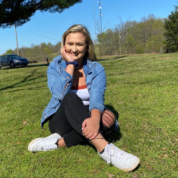 Profile Picture of Katie Muston (@katiemuston) on Poshmark