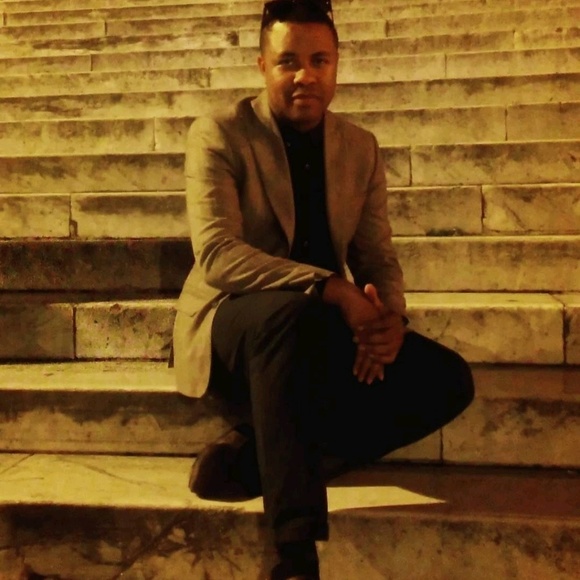 Profile Picture of Keith Gray (@klgq) on Poshmark