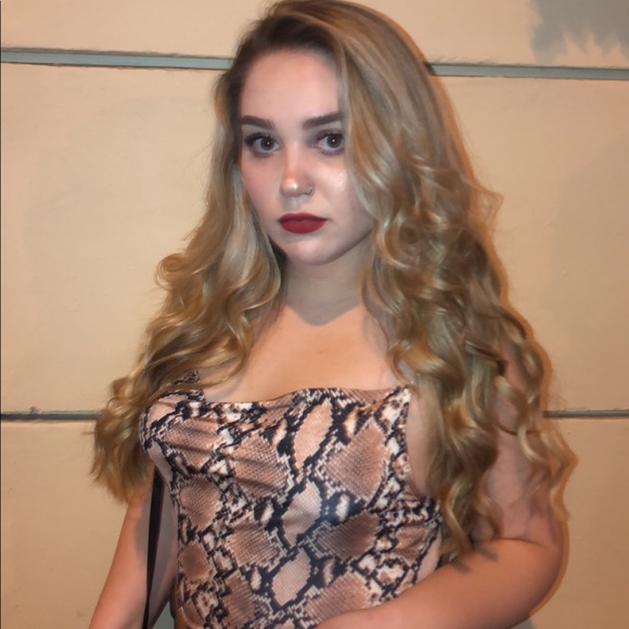 Profile Picture of Cassandra Day (@casi121390) on Poshmark