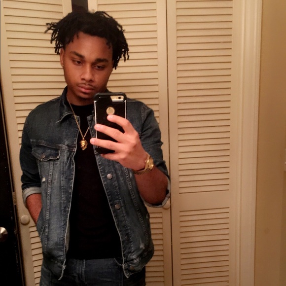 Profile Picture of Joshua Pulliam (@joshy43916) on Poshmark