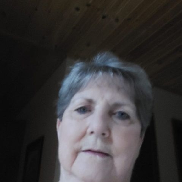 Profile Picture of Ruby Brooks (@jewelland579) on Poshmark