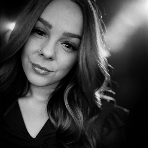 Profile Picture of Tracie Ibbotson (@rose_mae3) on Poshmark