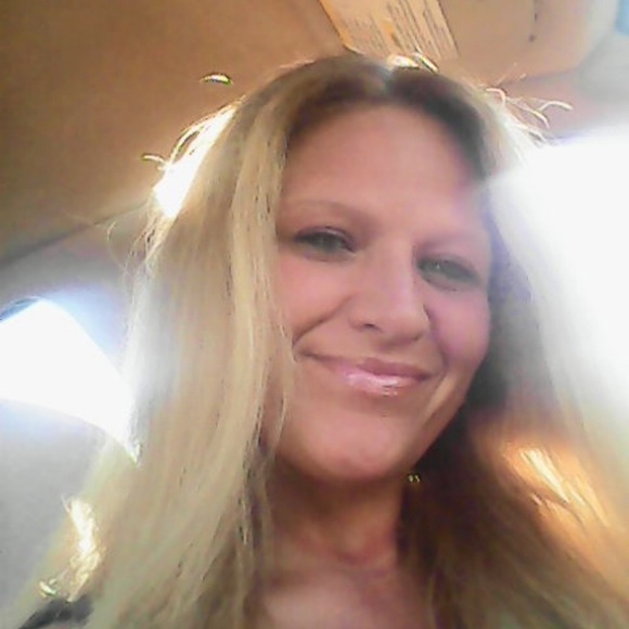 Profile Picture of Merle Heiney (@peachesmarie77) on Poshmark