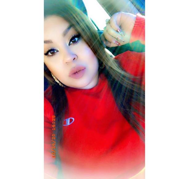 Profile Picture of Andrea Lynn (@andreagspurs) on Poshmark