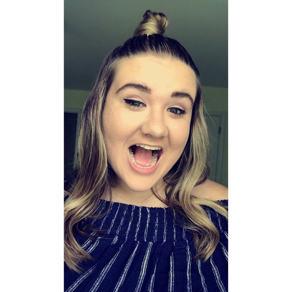 Profile Picture of Riley Jedlowski (@rileyfaith99) on Poshmark