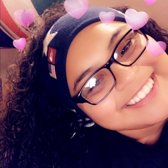 Profile Picture of Destiny Pamias (@djp26) on Poshmark