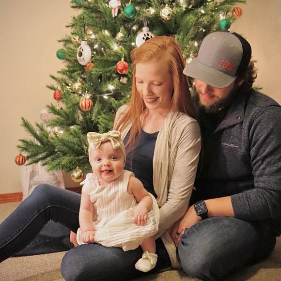 Profile Picture of Ashlee Rolinger (@ashleemariebow) on Poshmark