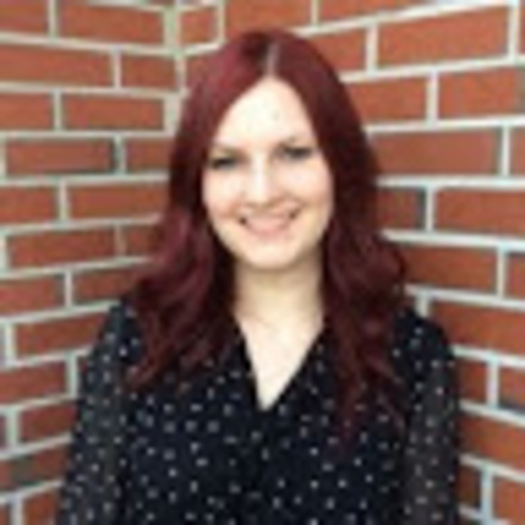 Profile Picture of Amanda Unruh (@amanda_unruh) on Poshmark