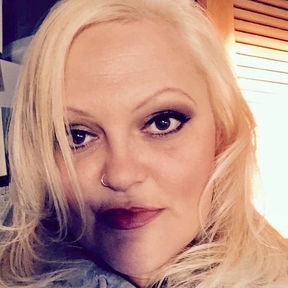 Profile Picture of Melody Hopper (@melody1979) on Poshmark