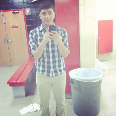 Profile Picture of Randy Flores. (@EhhWard_Boe) on Twitter