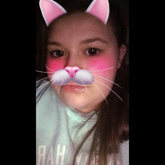 Profile Picture of Karlie Sundeen (@karlie1011) on Poshmark