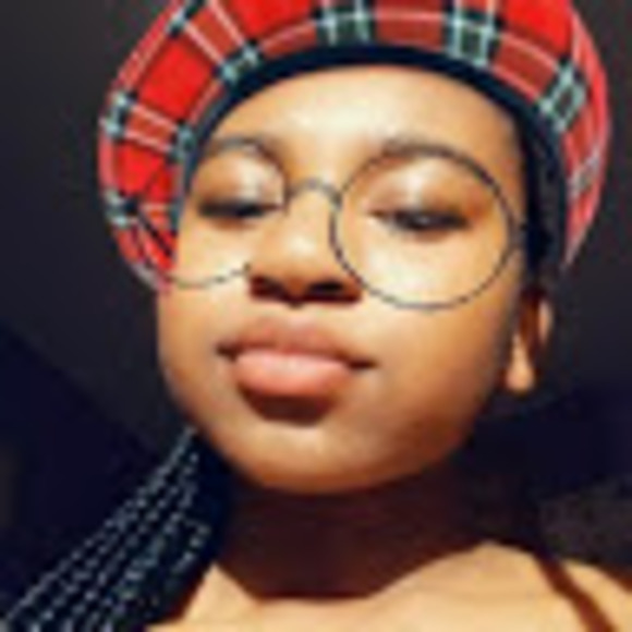 Profile Picture of Sydelle Mutah (@daejqueen) on Poshmark