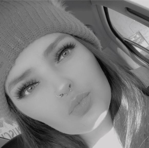 Profile Picture of Tabitha Hunt (@tabithanicole11) on Poshmark