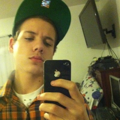Profile Picture of Nick Pacheco (@GetterDown69) on Twitter