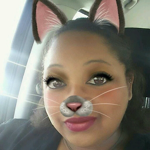 Shau Gradillas - Poshmark Profile Picture of Shau Gradillas (@sgradillas) on Poshmark