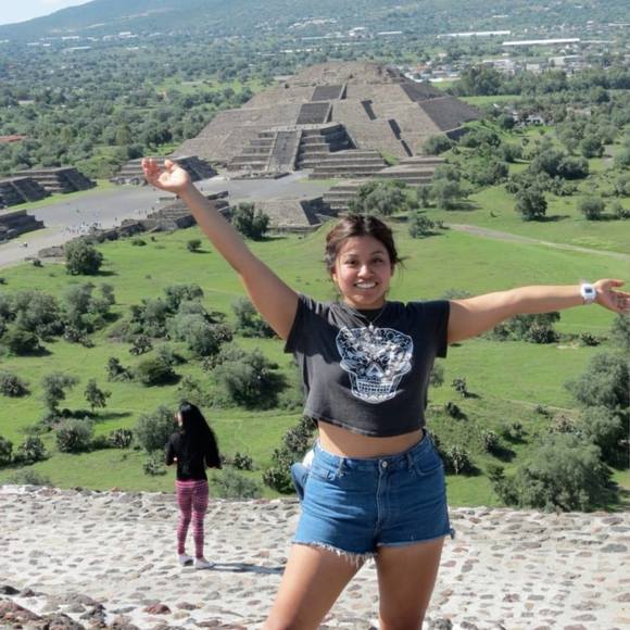 Profile Picture of Michelle Iglesias (@miglesias18) on Poshmark