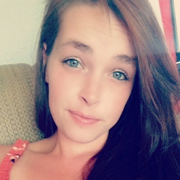 Profile Picture of Kaylee Javens (@kayleejavens) on Poshmark