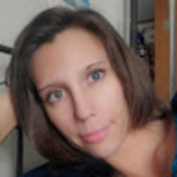 Profile Picture of Chelsea Peless (@pelesschelsea) on Poshmark