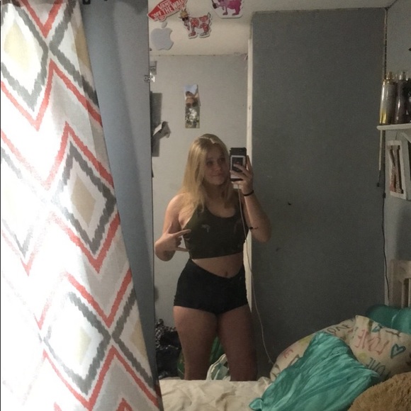 Profile Picture of Kenzie Wibert (@kenziewibert) on Poshmark