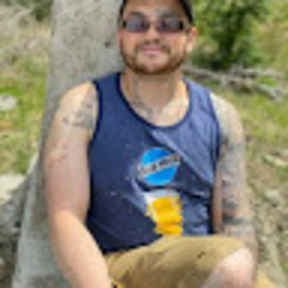 Profile Picture of Ronin Unrath (@roninunrath) on Poshmark